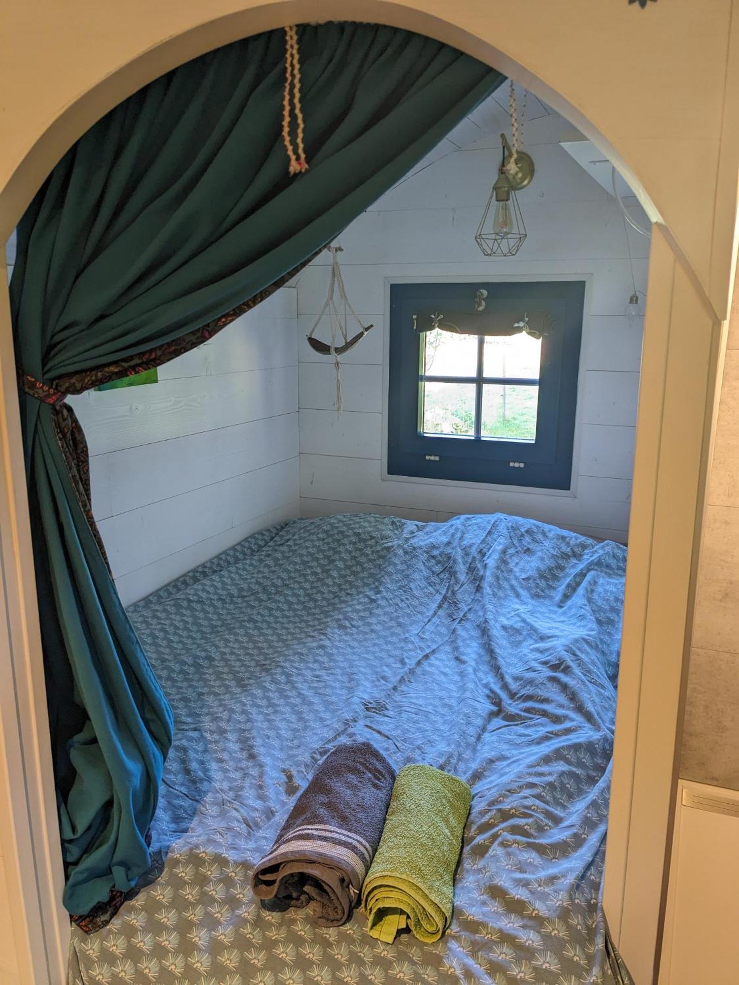 La Roulotte Tiny House Du Mond'Ideal Leval  Exteriör bild